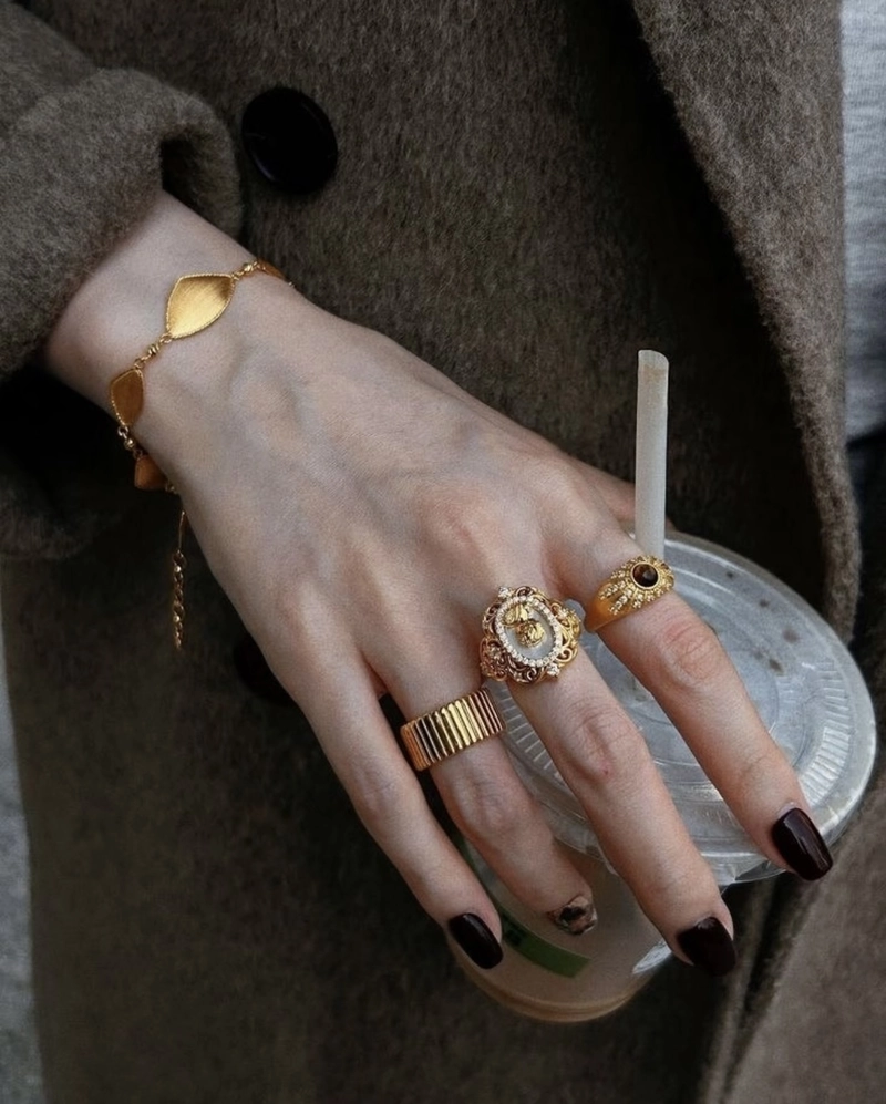 fashionable photography concepts with girls hand dp