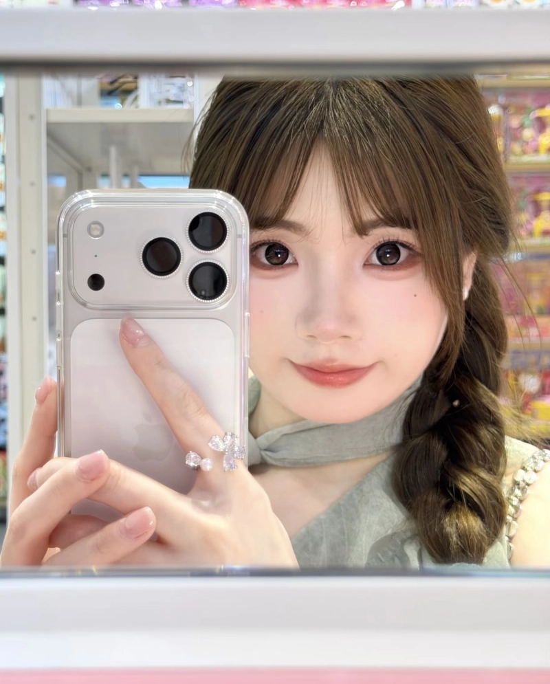 fresh and trendy vibes with iphone girl dp