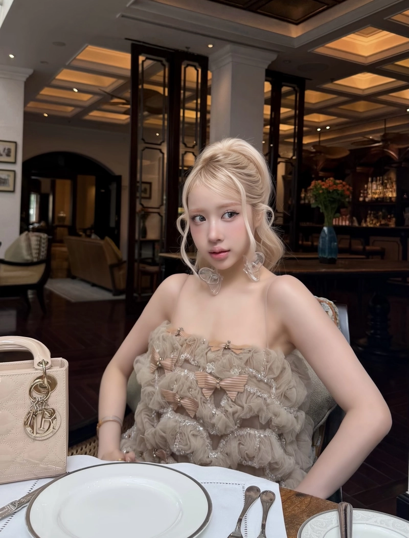 fresh fashion perspective shown in new style girl dp