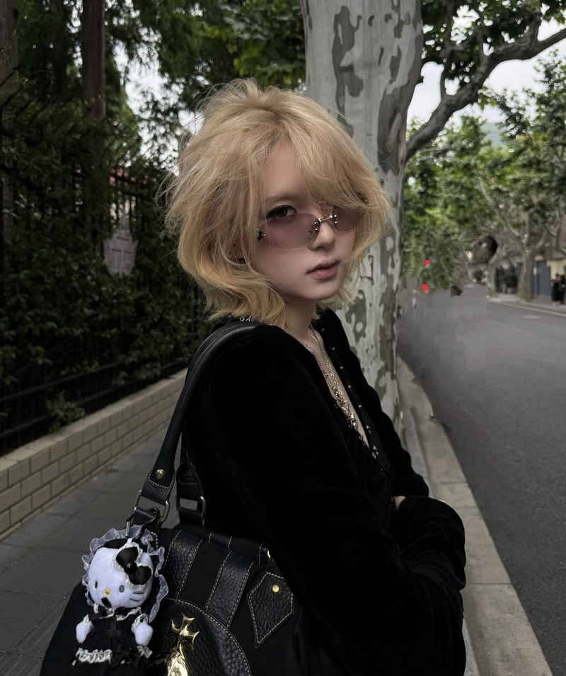 fresh visual appeal featured in girls latest dp