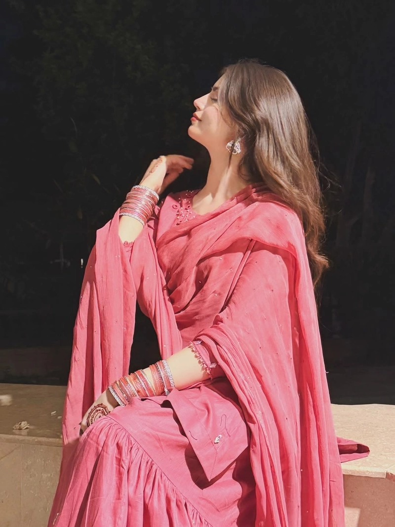 fresh visual trends featured in girls ki dp