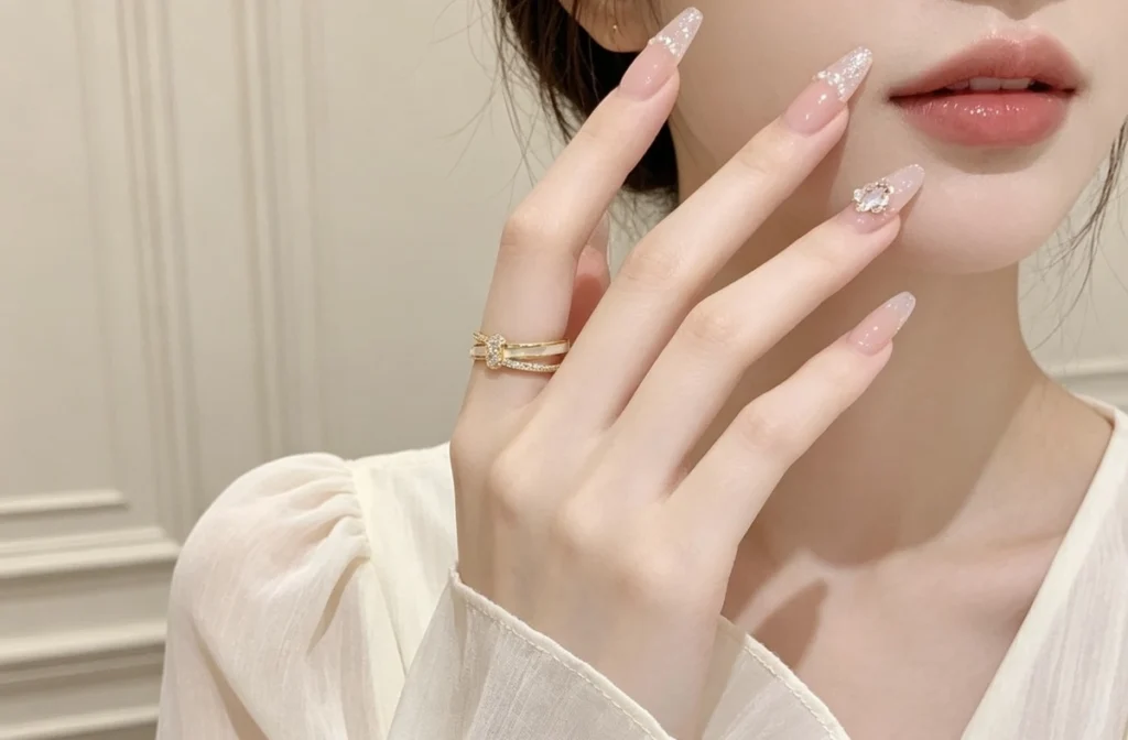 girls hand dp thumbnail
