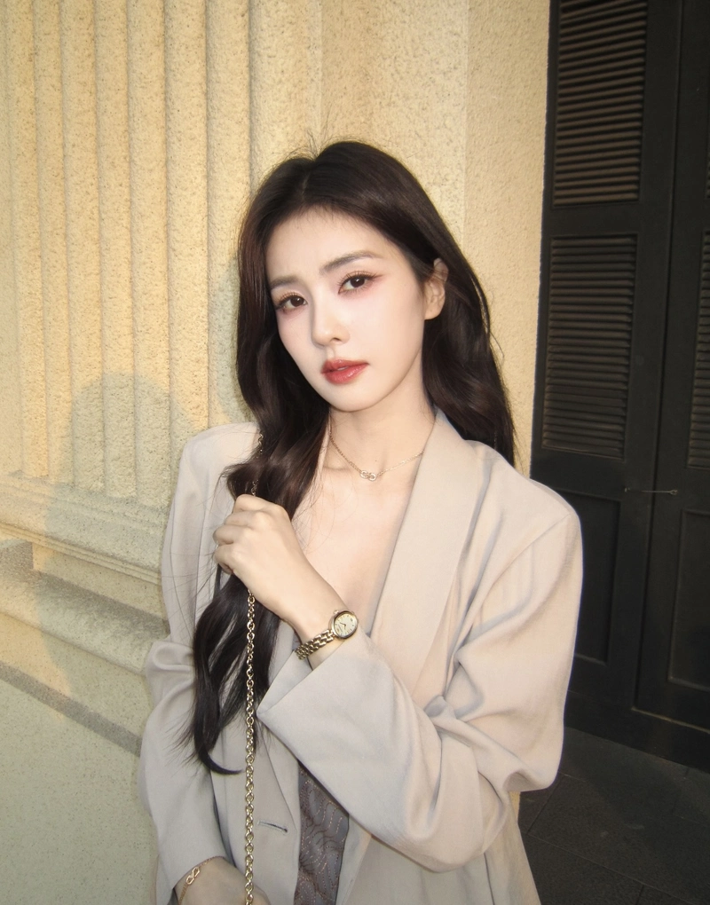 good dp for girls in a casual fashion outfit