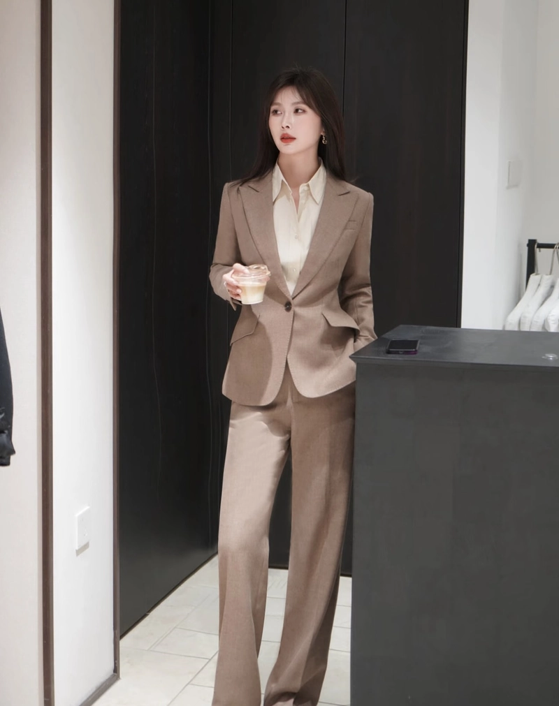grace and confidence combined in suit girl dp