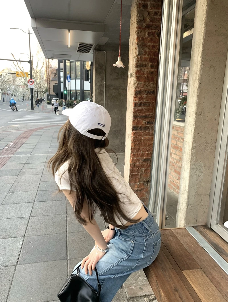 graceful fashion style displayed in back pic of girl for dp