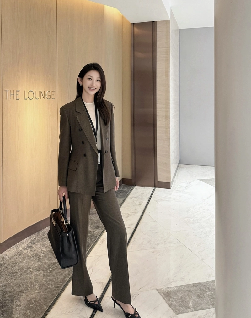 graceful formal portraits featured in suit girl dp
