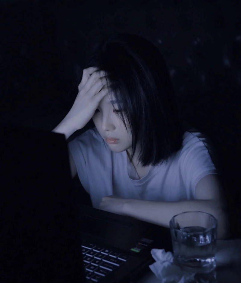 heartfelt moments reflected through sad dp of girl