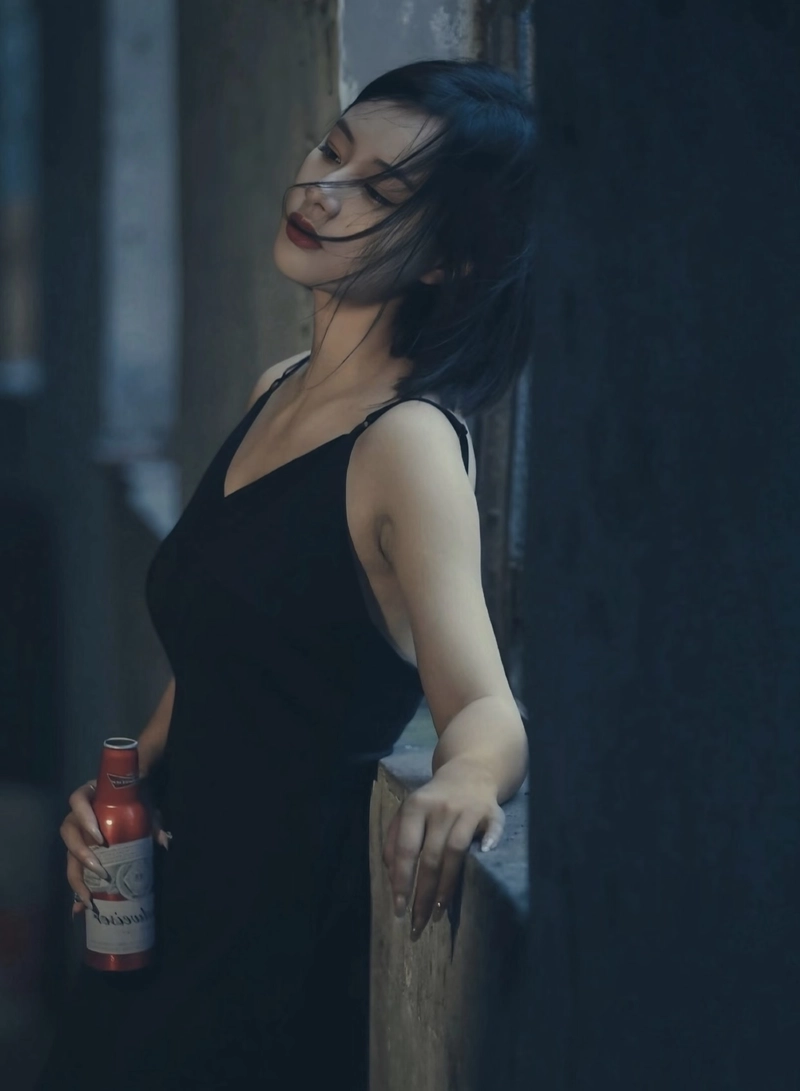 lonely night vibes featured in sad dp of girl