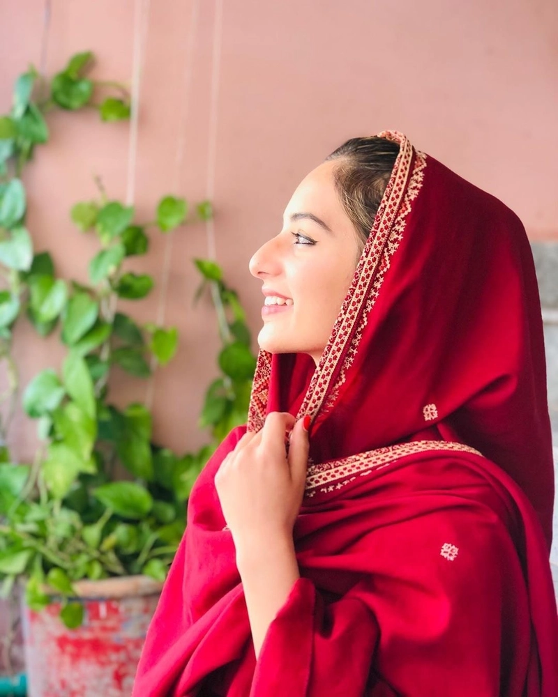 lovely and graceful vibes with girls ki dp