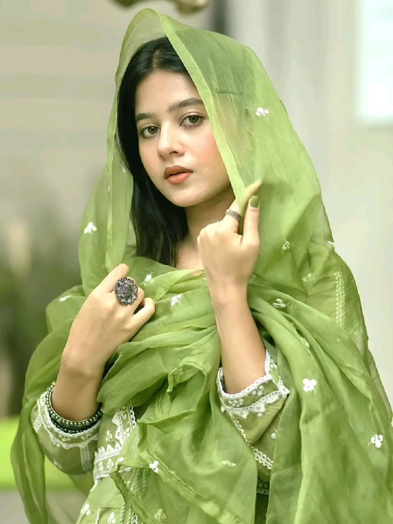 lovely fashion aesthetics through girls ki dp
