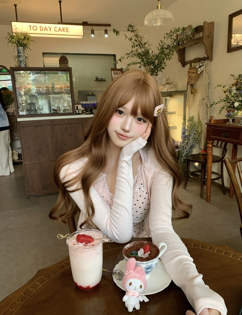 lovely gentle beauty captured in sweet girl dp