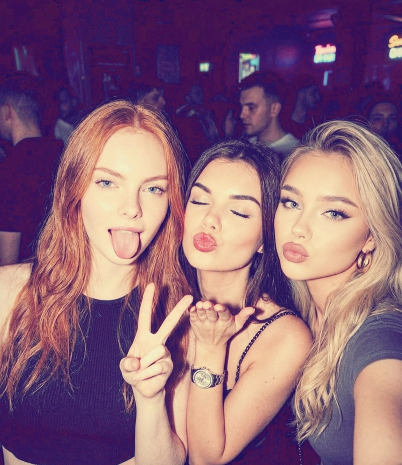 memorable group pictures captured in girls gang dp