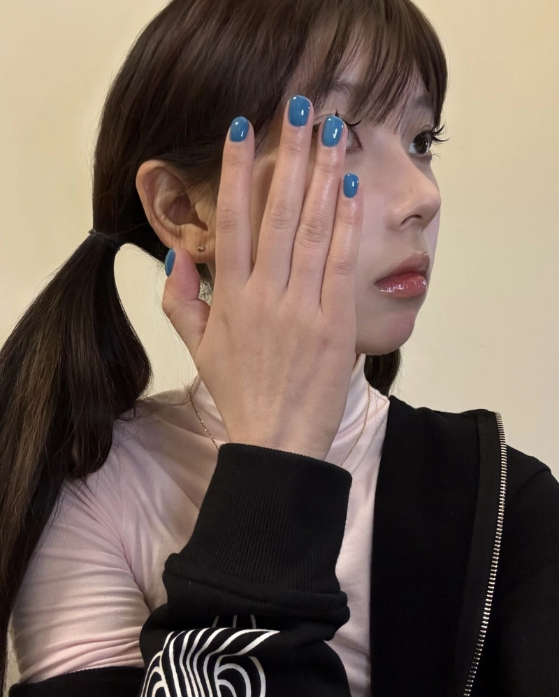 minimal profile styles created with girls hand dp