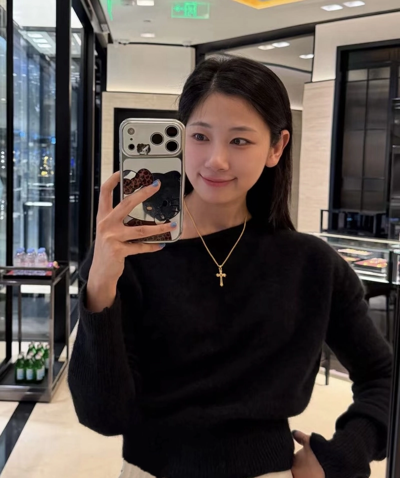 modern beauty concepts reflected in girls latest dp
