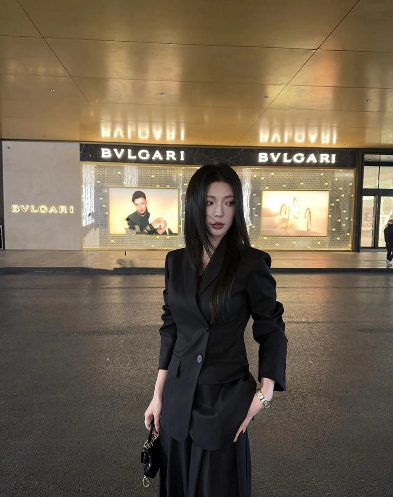 modern elegance featured in suit girl dp