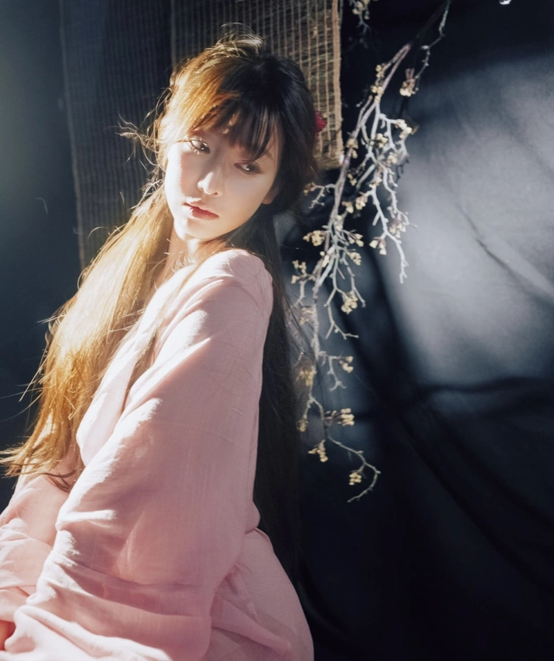modern elegance highlighted through girls latest dp