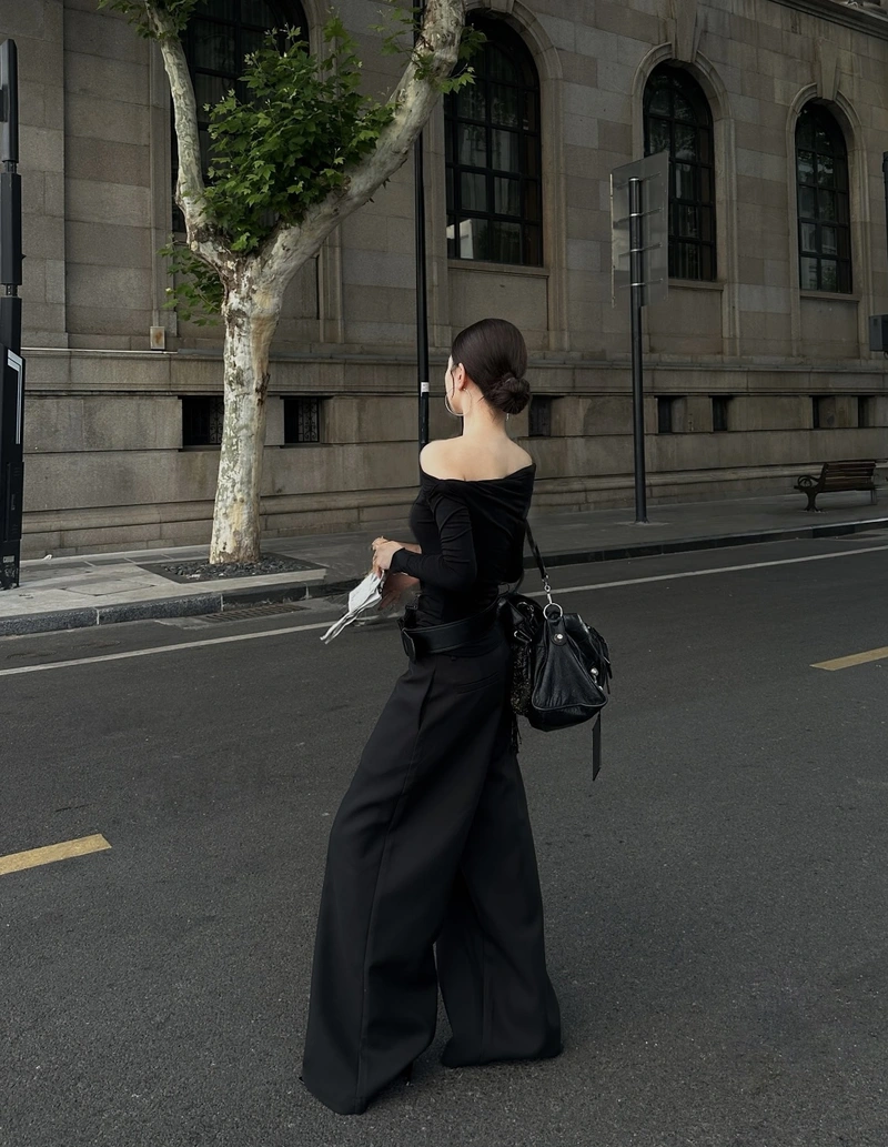 modern glamour reflected in fashion girl dp