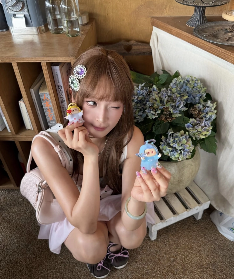 modern profile trends featured in girls latest dp