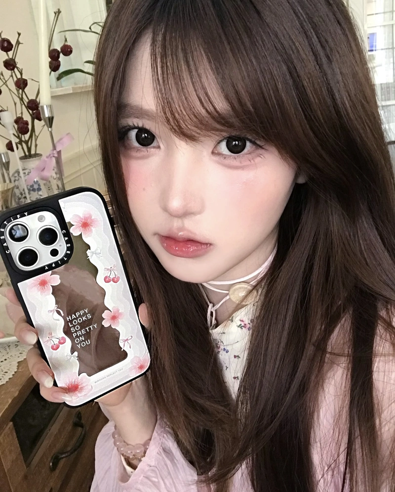 modern selfie trends shown in iphone girl dp