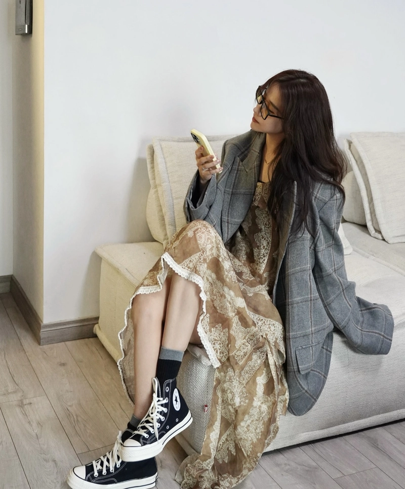 modern suit dp girl inspiring confidence and ambition