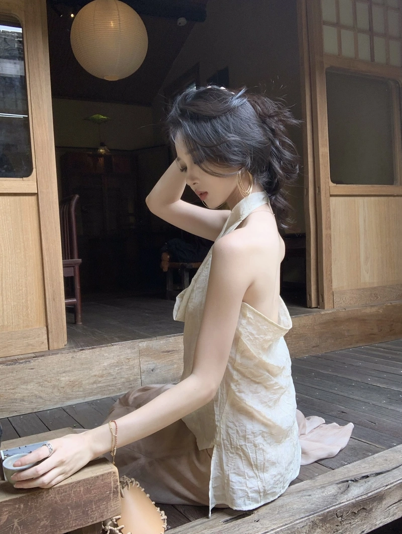 natural beauty captured perfectly in back pic of girl for dp
