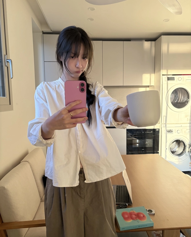 natural beauty captured through iphone girl dp