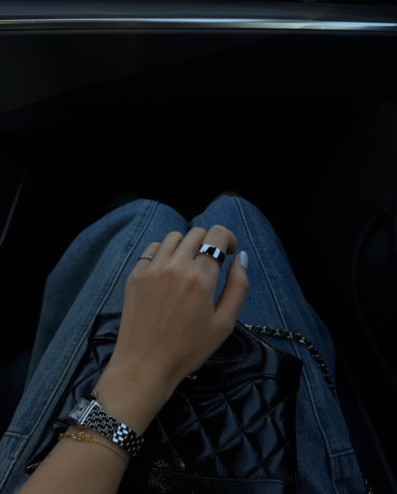 natural beauty reflected through girls hand dp