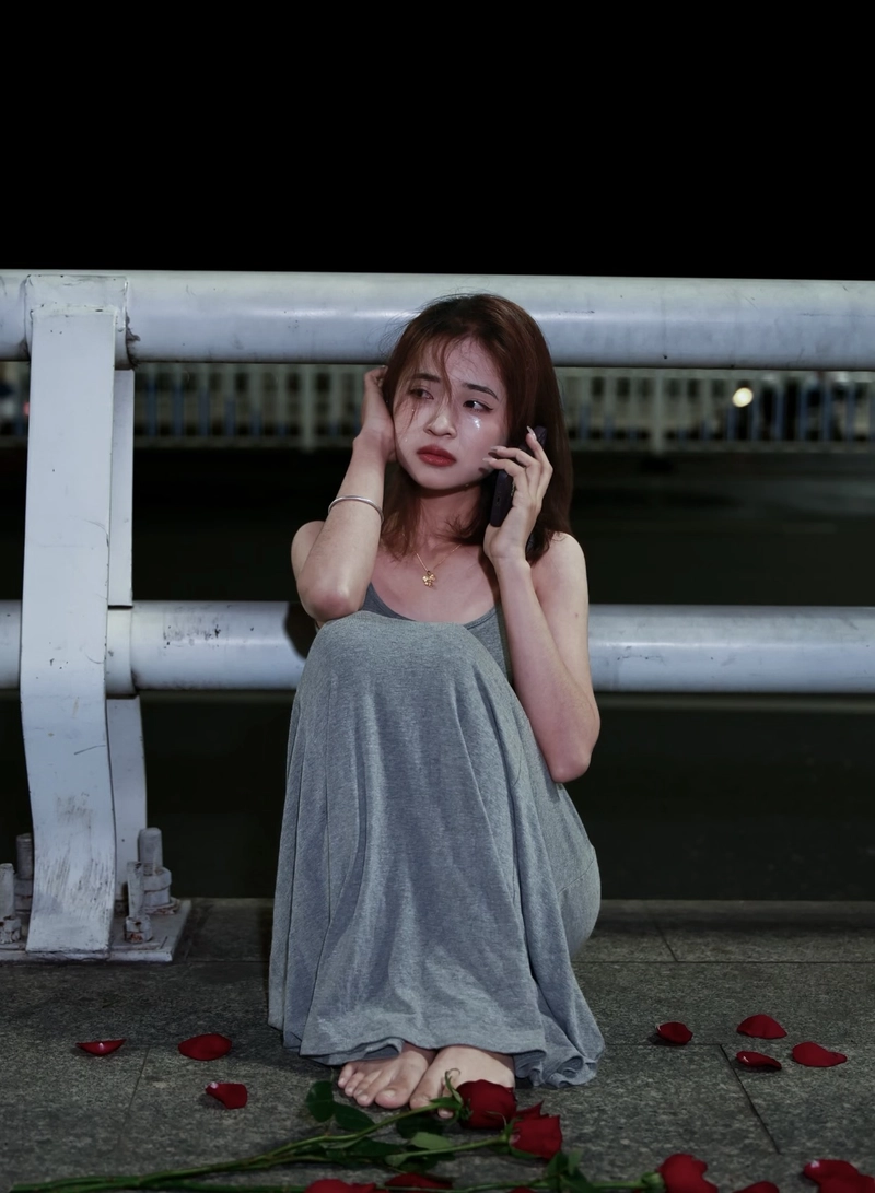 peaceful solitude shown in sad dp of girl