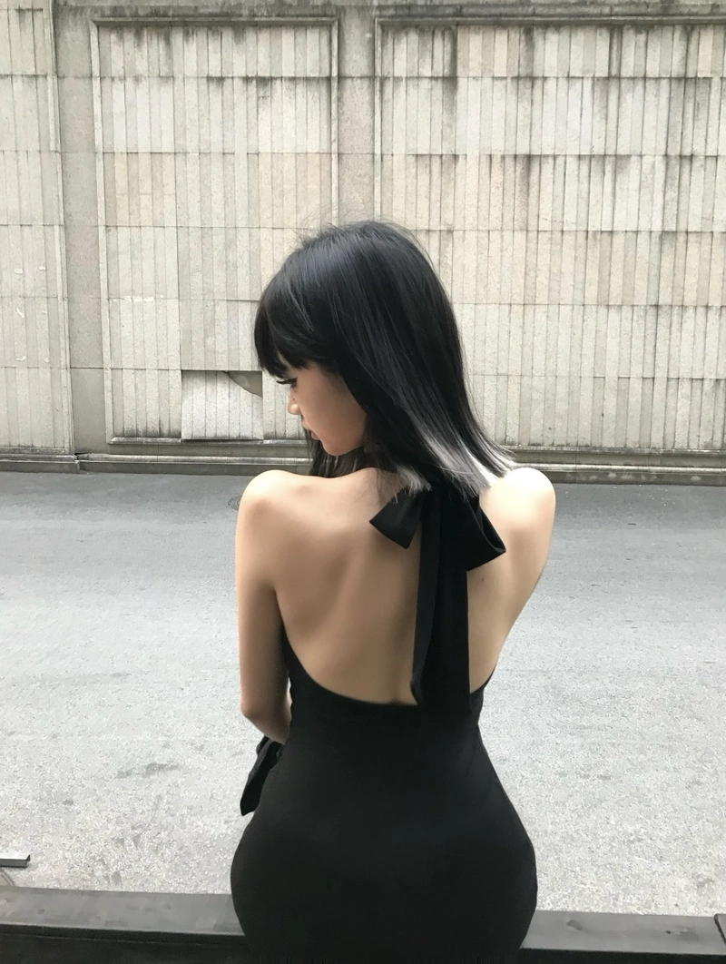 perfect social profile inspiration from back pic of girl for dp