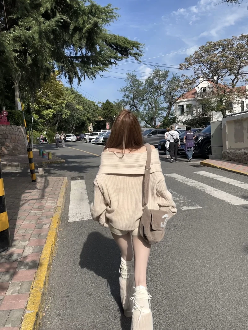 photogenic travel snapshots featuring back pic of girl for dp