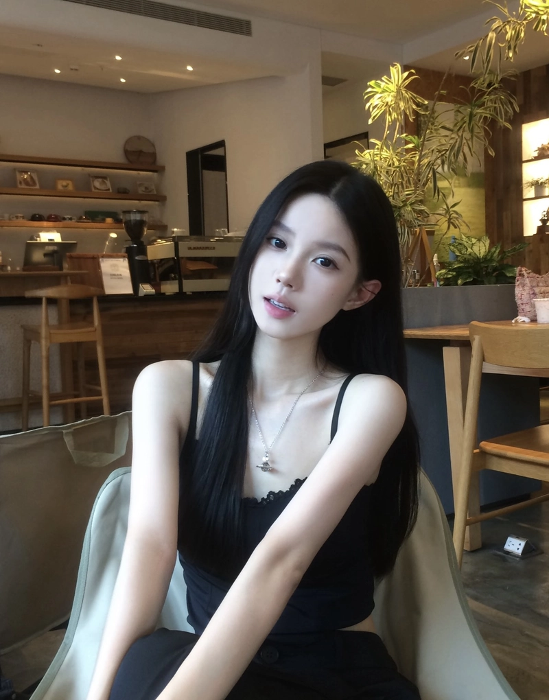 pretty selfie featured in a good dp for girls