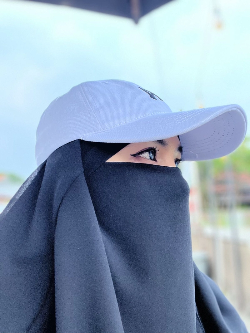 pretty young burkha girl dp for whatsapp profile