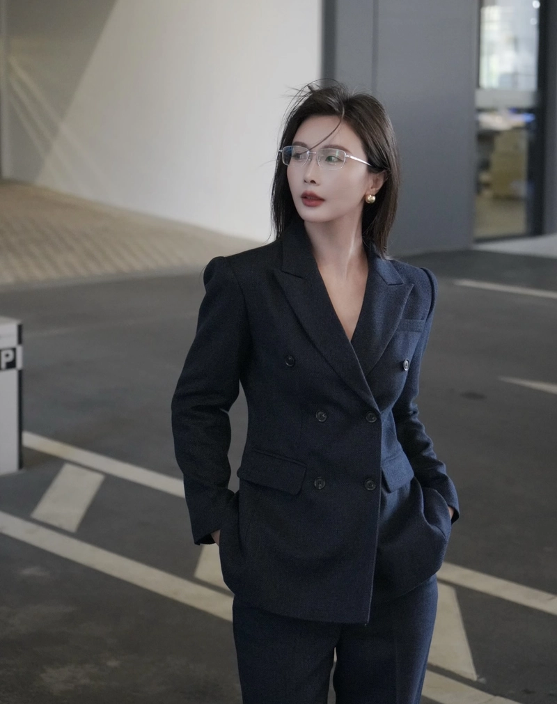 professional glamour shown in suit girl dp