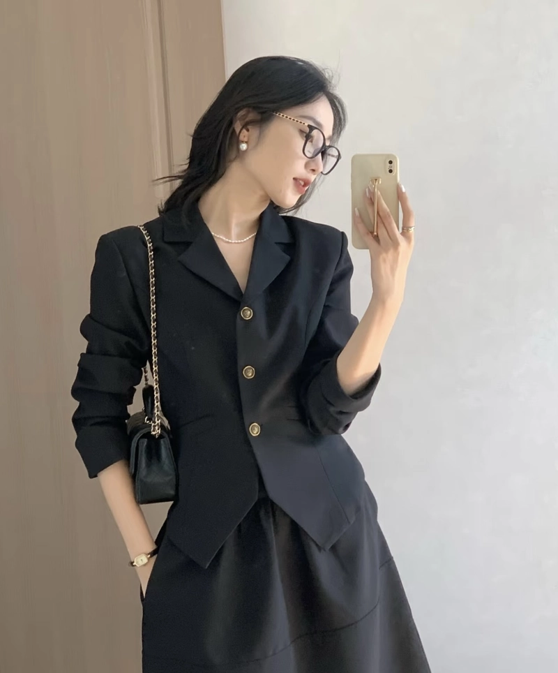 professional yet fashionable suit dp girl aesthetic