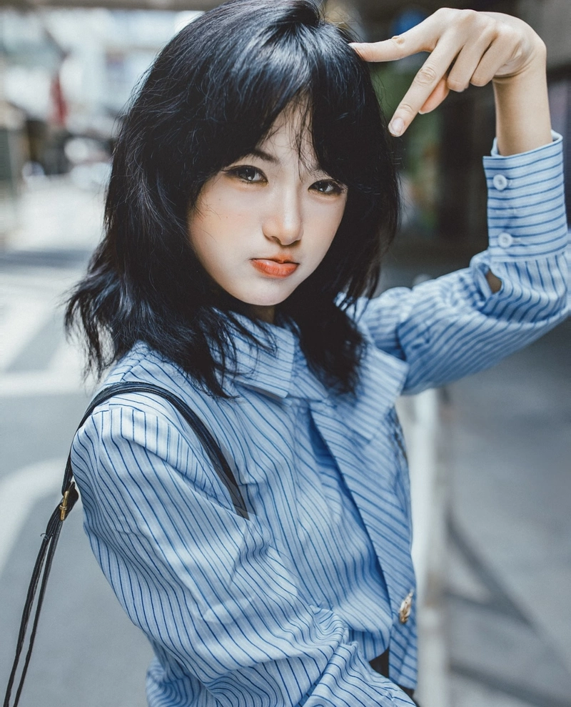 real girl pic for fb dp with a cute online presence