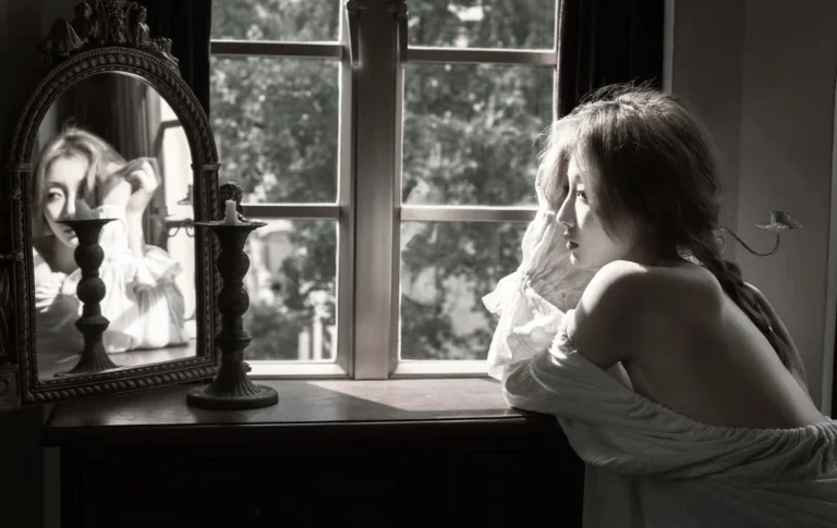 220+ beautiful sad DP of girl with deep feelings and emotions