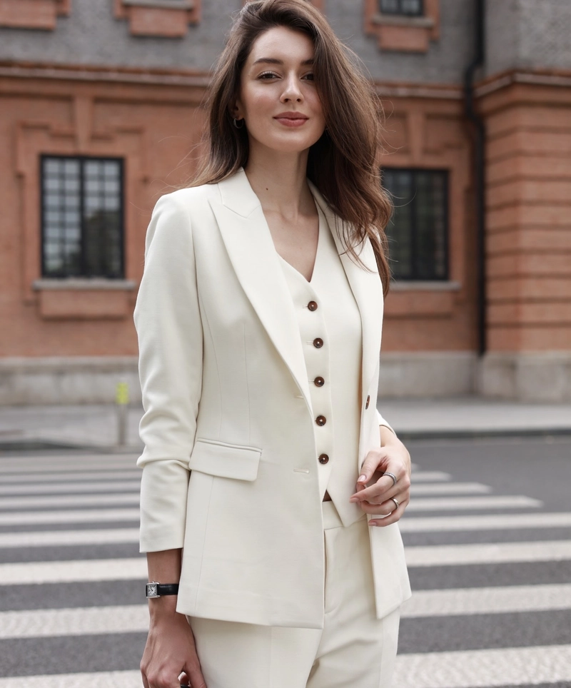 smart fashion inspiration from a stunning suit dp girl