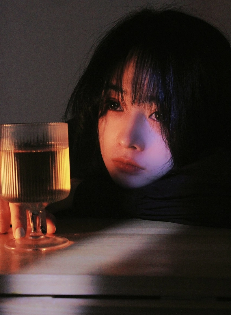 solitude moments captured in sad dp of girl