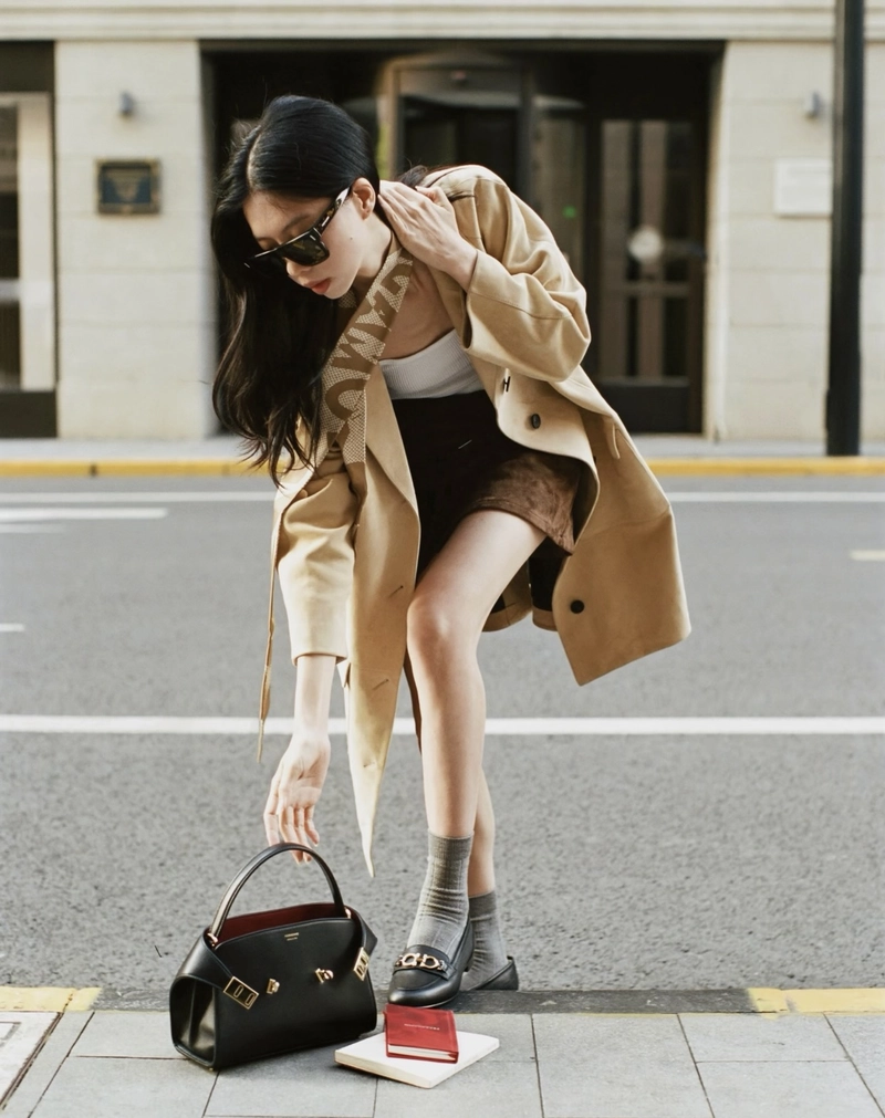 stylish business fashion with suit girl dp