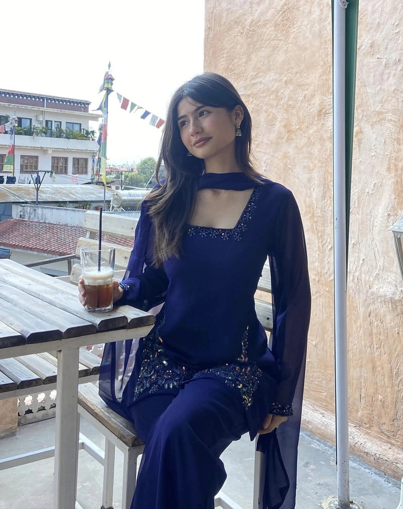 stylish cultural fashion with punjabi girl pic for dp