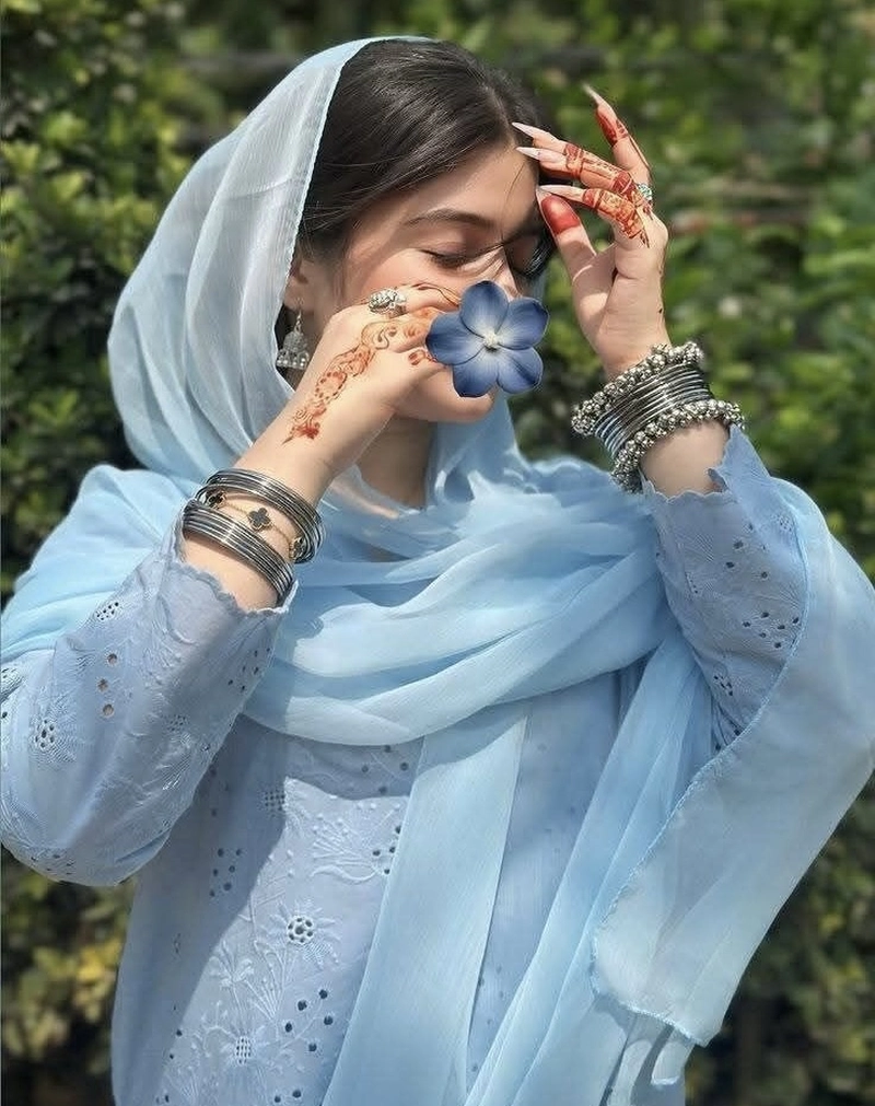 stylish ethnic fashion highlighted in punjabi girl pic for dp