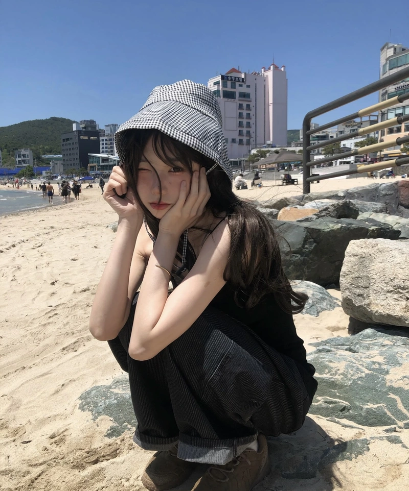 stylish new whatsapp dp girl with trendy fashion appeal