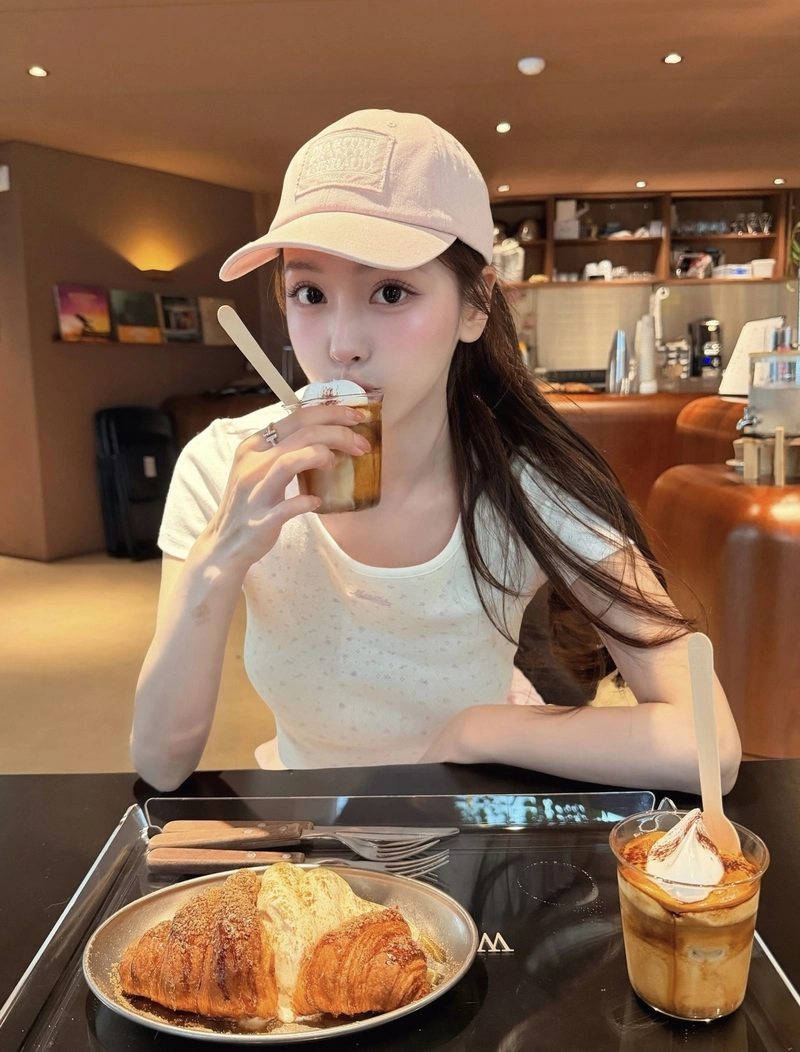 stylish profile transformations using new style girl dp
