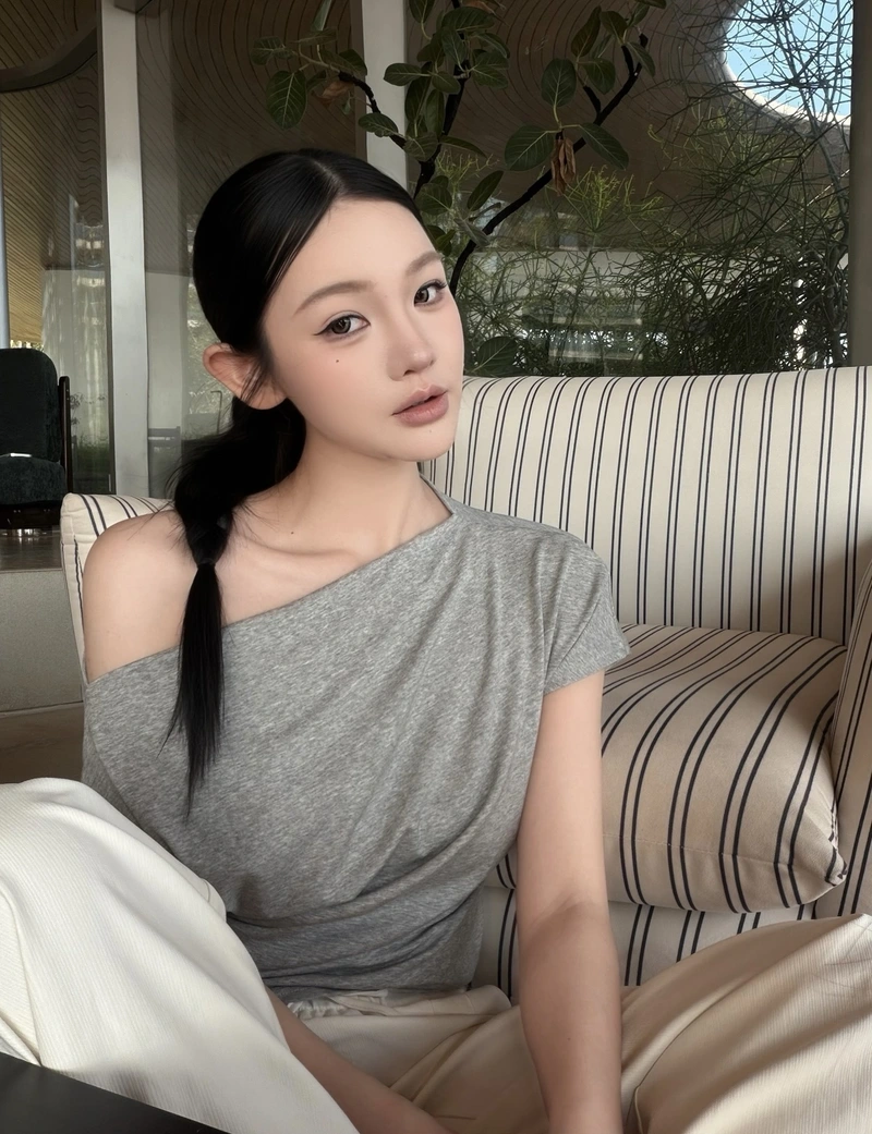 stylish real dp for girls with fashionable appearances