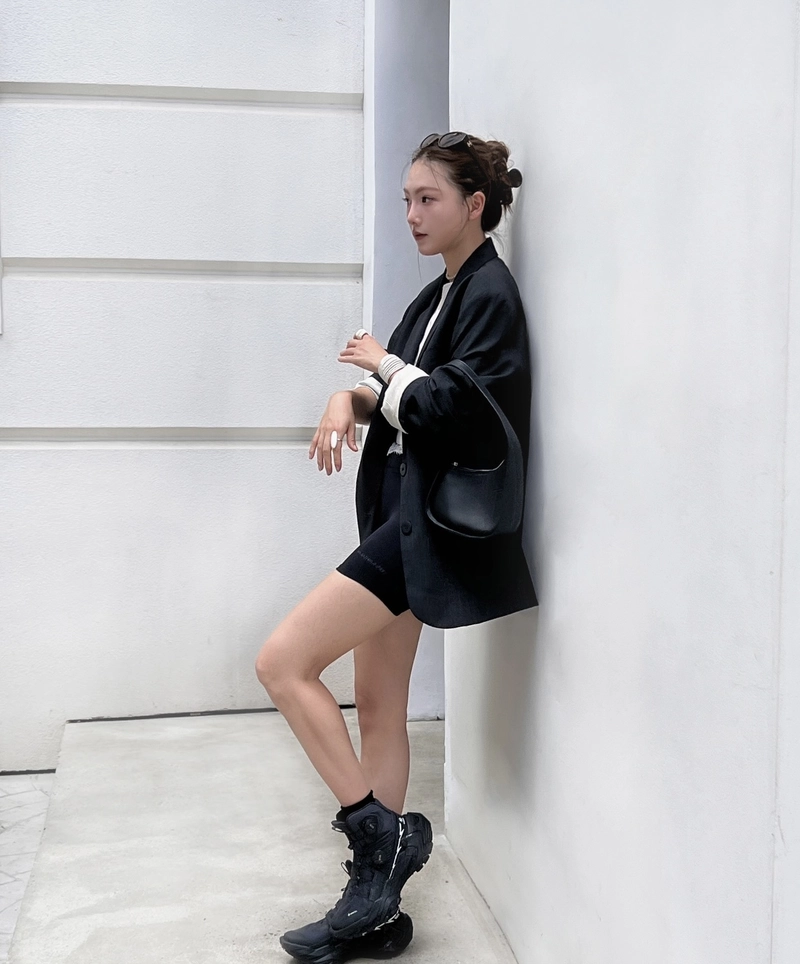 suit dp girl perfect for a bold profile picture