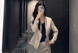 suit dp girl thumbnail