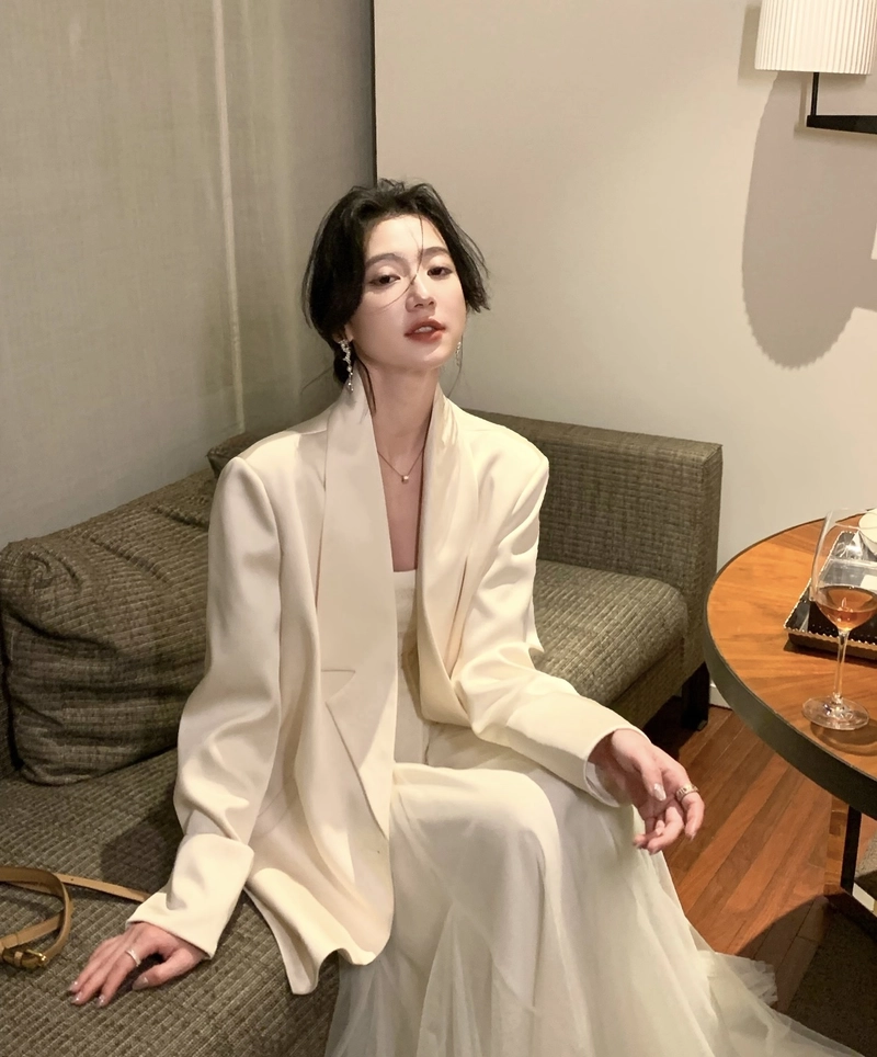 suit dp girl with a confident smile and charm