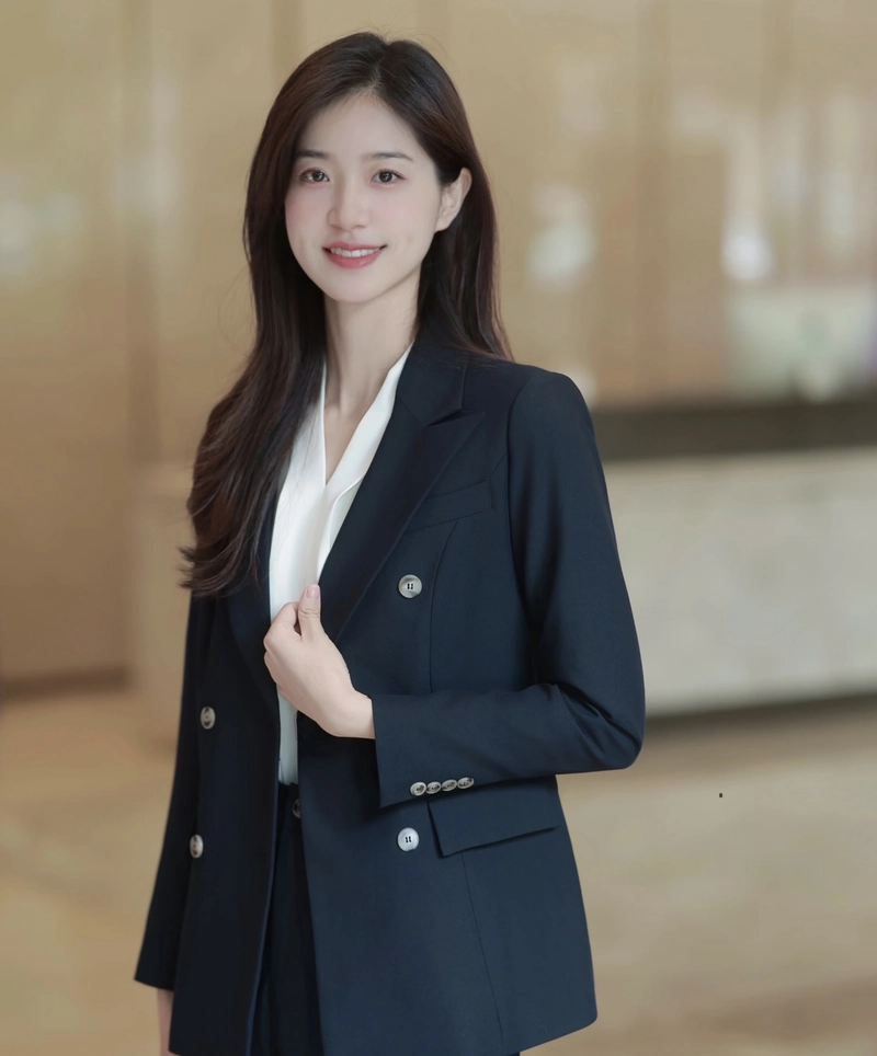 suit dp girl with an inspiring and powerful vibe