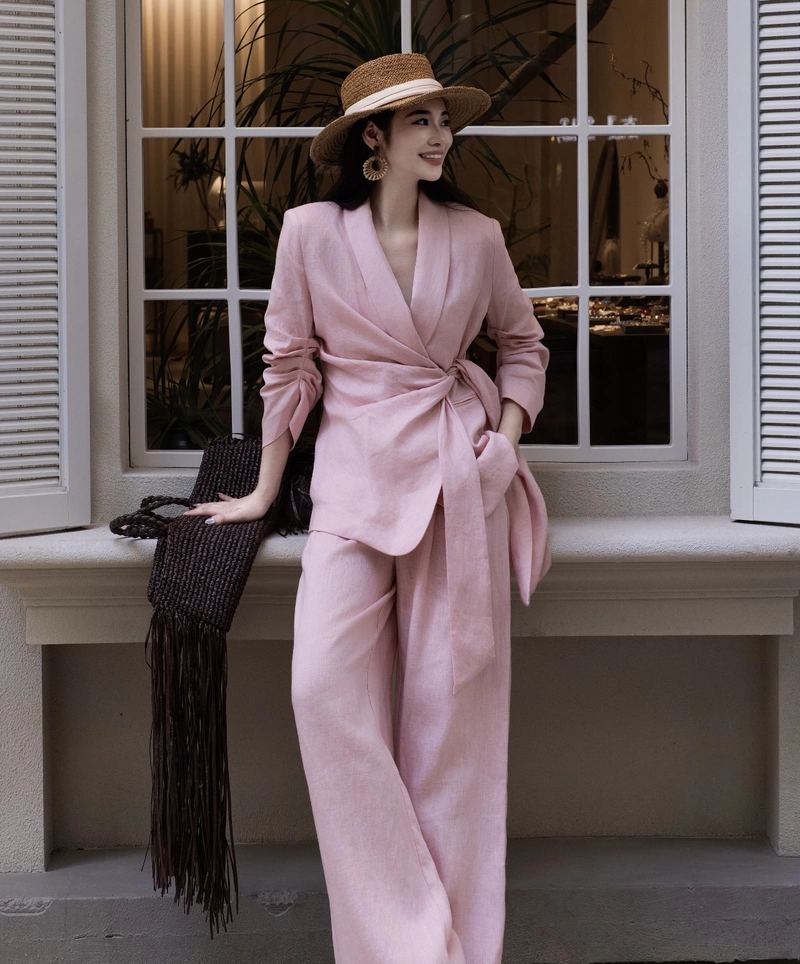 suit dp girl with effortless elegance and confidence