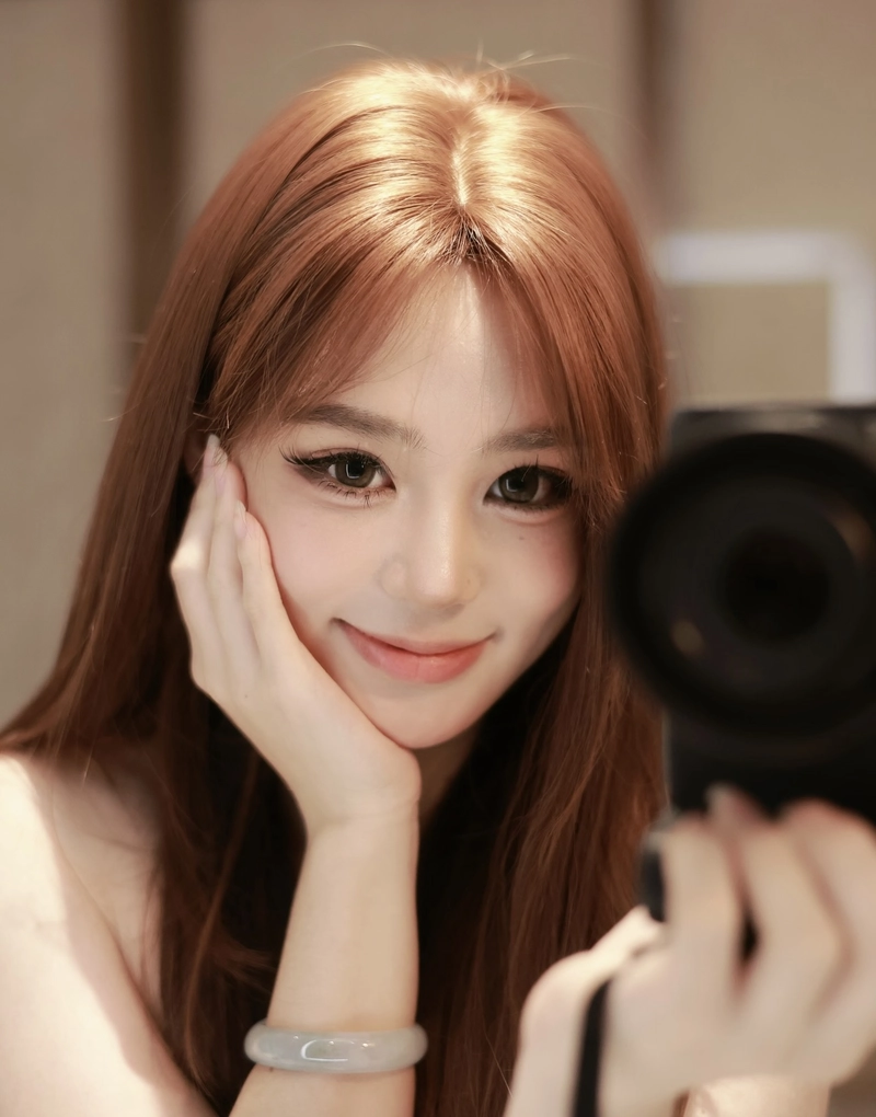 sweet smile highlighted in a good dp for girls